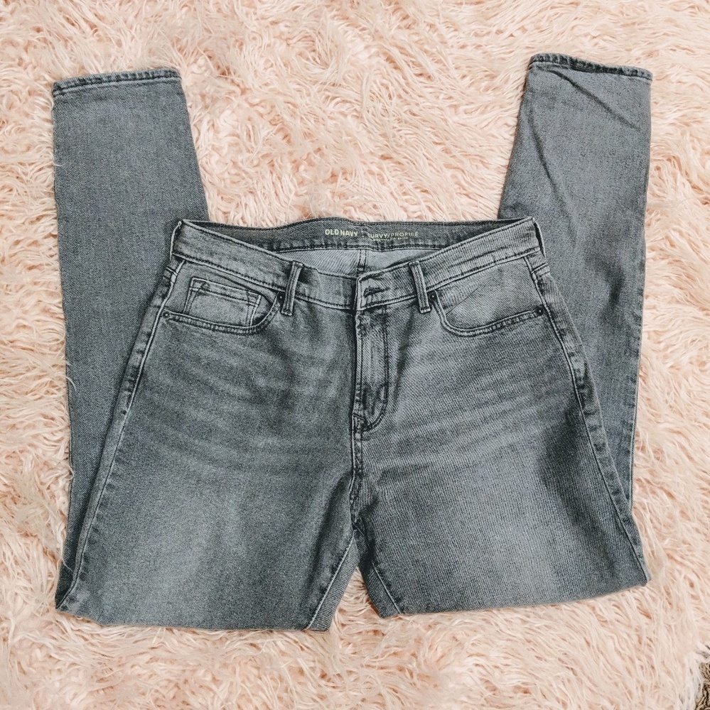 EUC 💥 Gray Mid-Rise Womens Curvy Skinny Jeans
